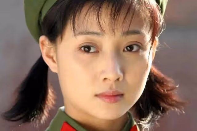 她年輕時迷死一大片男人,今41歲素顏仍很美,卻不結婚不生孩子