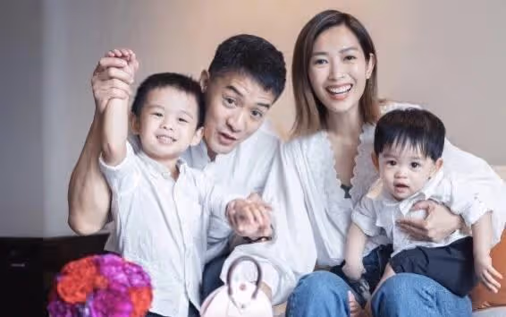 TVB花旦岑麗香與老公十指緊扣逛街，背十萬元包包，購六位數名表