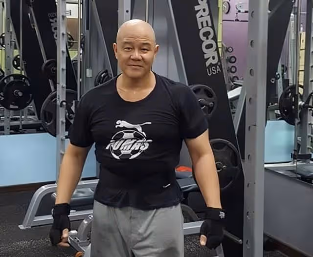 著名男星息影16年近況曝光,身材健碩至今仍是單身,已轉行做餐飲