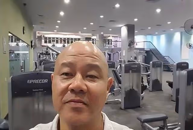 著名男星息影16年近況曝光,身材健碩至今仍是單身,已轉行做餐飲