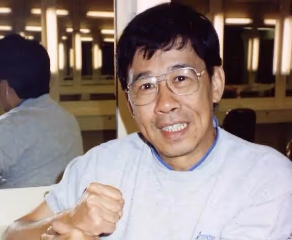 TVB為趕進度深夜拍戲，89歲老戲骨表情呆滯，健康狀況惹人擔心