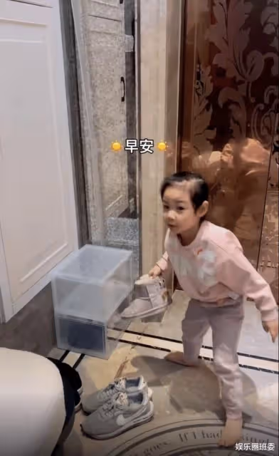 奧運冠軍何姿曬西安封城日常，4歲女兒頭頸部險受創，老公吐槽被何姿一腳踹開