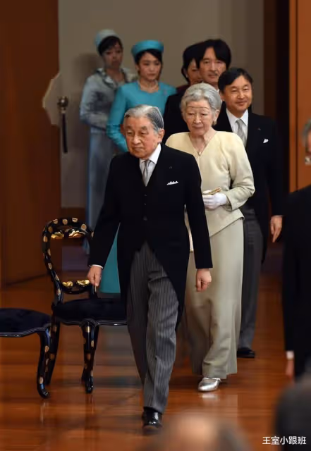 7年前佳子首次參加講書始儀式時束手束腳，如今艷壓全場，變化大
