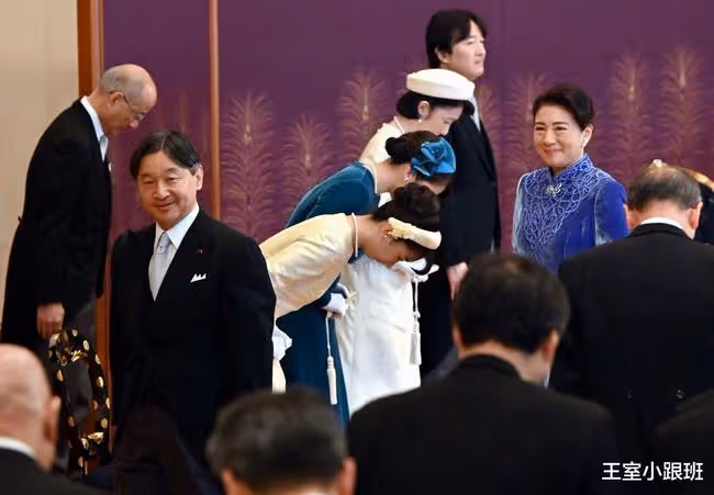 7年前佳子首次參加講書始儀式時束手束腳，如今艷壓全場，變化大