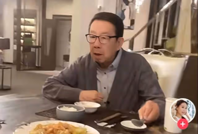 TVB為趕進度深夜拍戲，89歲老戲骨表情呆滯，健康狀況惹人擔心