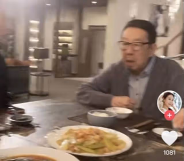 TVB為趕進度深夜拍戲，89歲老戲骨表情呆滯，健康狀況惹人擔心