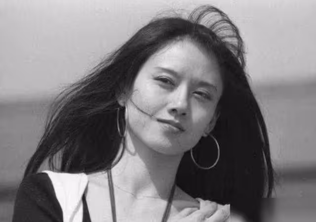 步入老年卻無兒無女的女明星,早年個個顏值天花板,現在怎麼了?