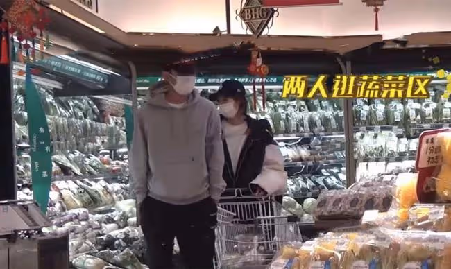 張繼科張蕊戀情再添錘,看電影逛超市後一同回家,相處似老夫老妻
