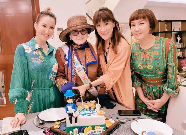 47歲李玟深夜熱舞秀身材,超細水蛇腰太吸睛,皮膚緊緻狀態回春