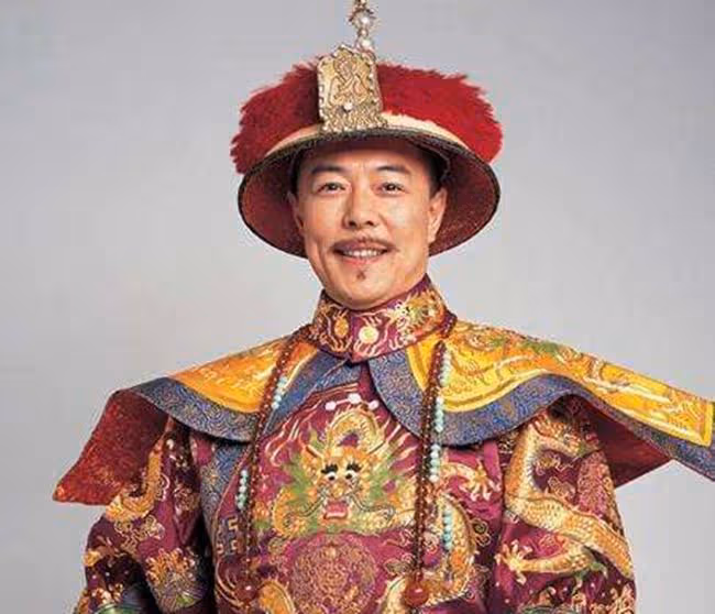 老戲骨張鐵林直播賣字惹爭議!自稱平時10萬一幅,現僅需1688元