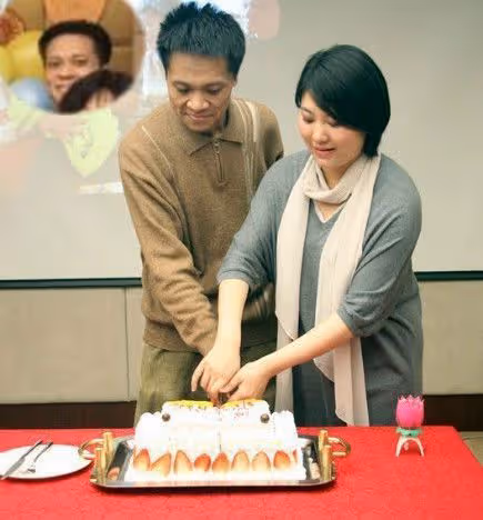 趙忠祥46歲獨子罕見露面!斑禿明顯外貌神似父親,愛妻是倪萍親戚