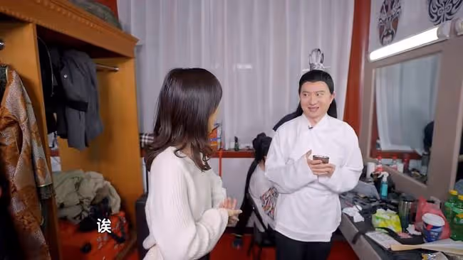 央視主持齊換戲服!王冰冰柔美,鞠萍雍容華貴,趙保樂反串劉姥姥