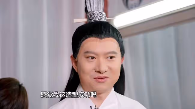 央視主持齊換戲服!王冰冰柔美,鞠萍雍容華貴,趙保樂反串劉姥姥