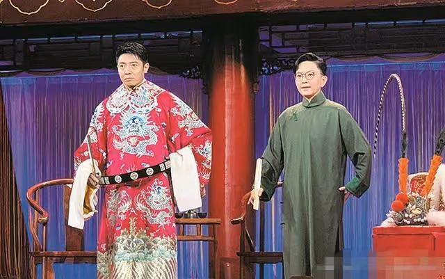 央視主持齊換戲服!王冰冰柔美,鞠萍雍容華貴,趙保樂反串劉姥姥