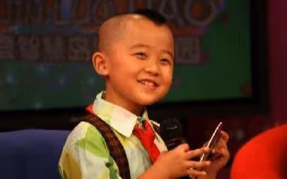 5歲憑「東兒」躥紅,因病停止長高,童星賈雲哲如今怎樣?