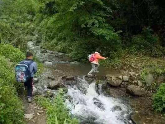 繼父殘疾後母親離家出走，如今我年收入百萬，母親找上門要我養老