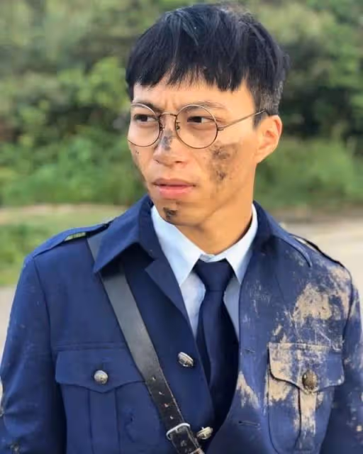 TVB上位小生曬與鄧紫棋舊照遭群嘲，網民：誰會記得你這個路人甲