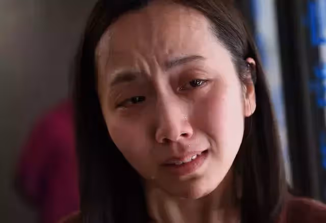兒媳發高燒,婆婆怒罵給我起來做飯,兒子見狀大罵:她不是你保姆