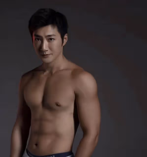 TVB離巢男星變肌肉猛男,身上六塊腹肌明顯,到內地轉行賣米線