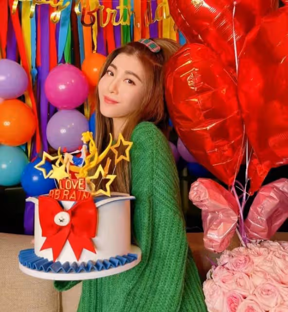 好奇！李彩樺生日獲神秘富貴男送2千支玫瑰示愛，去年才經歷離婚