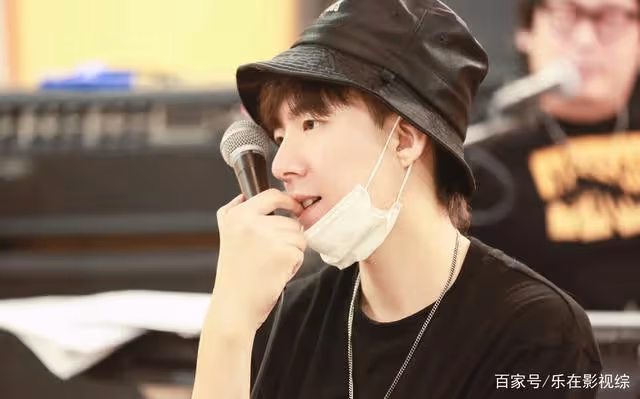 一手爛牌打成王炸,出道三年6部劇100首歌:不負當下,不懼未來!