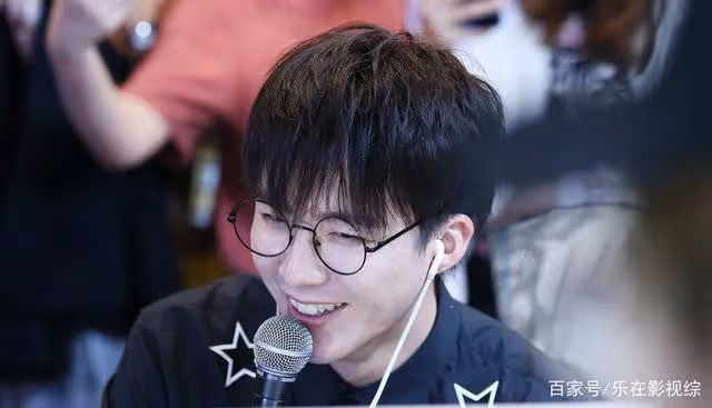一手爛牌打成王炸,出道三年6部劇100首歌:不負當下,不懼未來!