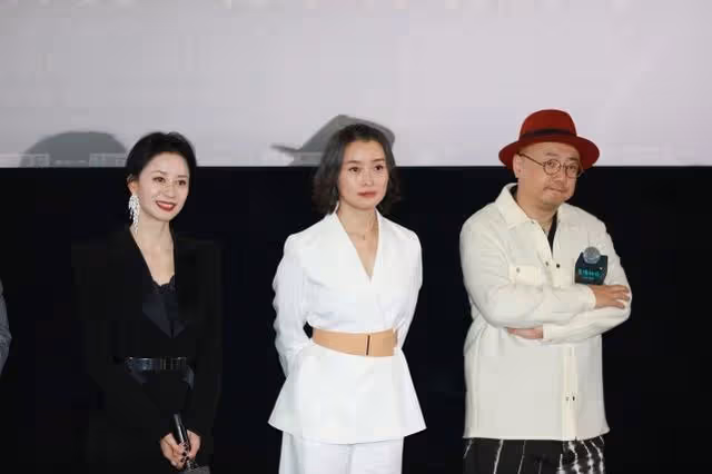 43歲倪虹潔自曝新戀情,男友身份長相曝光,不介意女方曾離婚生子