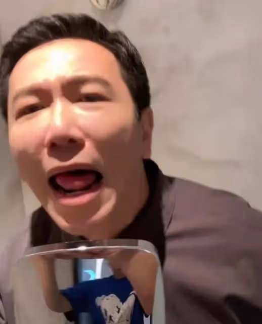尷尬！香港知名男星溫兆倫直播賣女性用品，認人氣不再：慘過坐牢