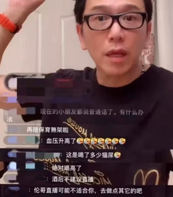 尷尬！香港知名男星溫兆倫直播賣女性用品，認人氣不再：慘過坐牢