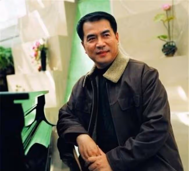 就算背負罵名也要嫁許亞軍，何晴患腦瘤後，陪她的為何卻是廖京生