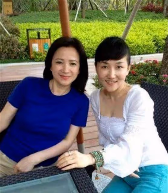 就算背負罵名也要嫁許亞軍，何晴患腦瘤後，陪她的為何卻是廖京生