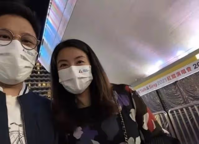 恩愛！霍啟剛郭晶晶手捧蛋糕慶祝結婚九周年，表白愛妻引網友羨慕