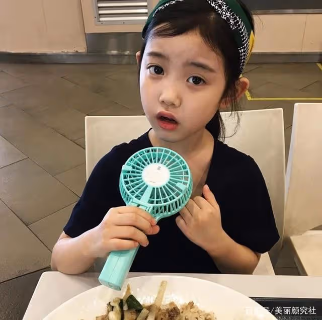 要不是她長得太可愛，觀眾也不至於不接受換演員了吧？