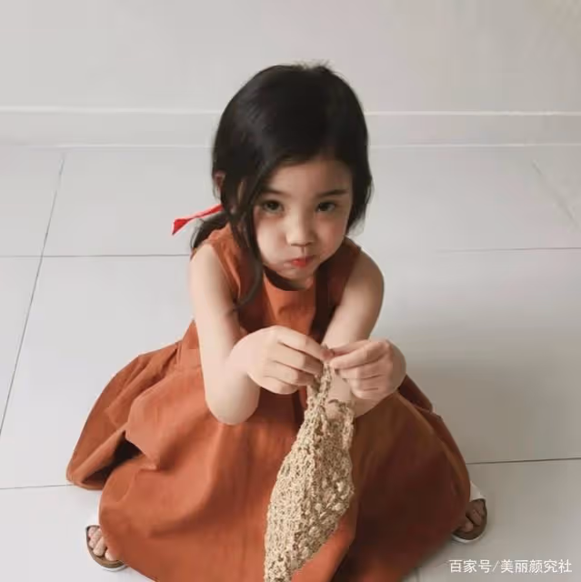 要不是她長得太可愛,觀眾也不至於不接受換演員了吧?