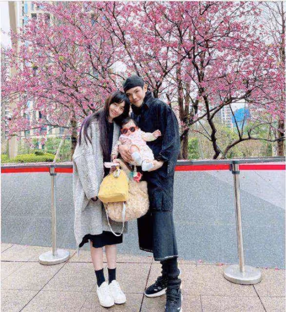 郭碧婷與婆婆陳嵐一同慶生,被指疑似懷上二胎,生日蛋糕泄露玄機