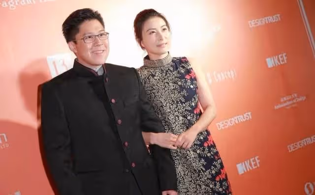 恩愛！霍啟剛郭晶晶手捧蛋糕慶祝結婚九周年，表白愛妻引網友羨慕