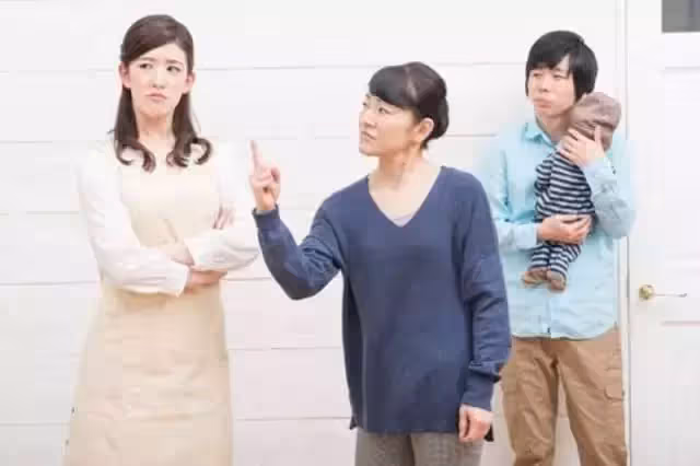 婆婆抱怨媳婦懶,娘家母親3句話,婆婆一夜沒睡!
