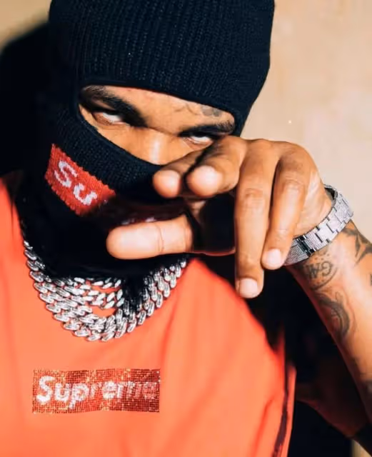 Ye新單曲封面血腥「剝皮猴子」引網友不適,還被做成了施華洛世奇Supreme Bogo?