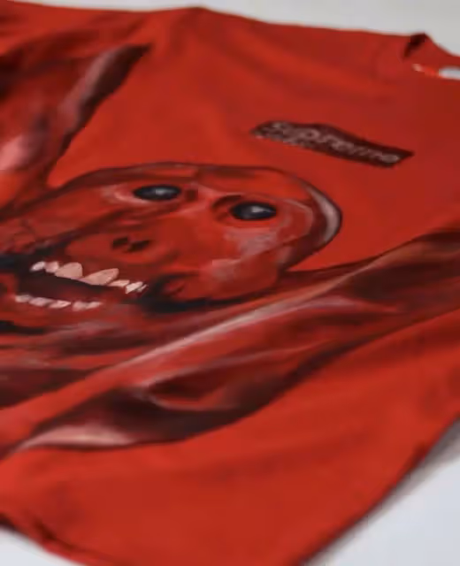 Ye新單曲封面血腥「剝皮猴子」引網友不適,還被做成了施華洛世奇Supreme Bogo?