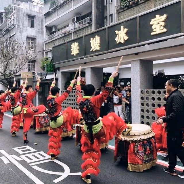 余文樂經營茶餐廳被貼欠單，招牌不復存在，疑似因虧本結業