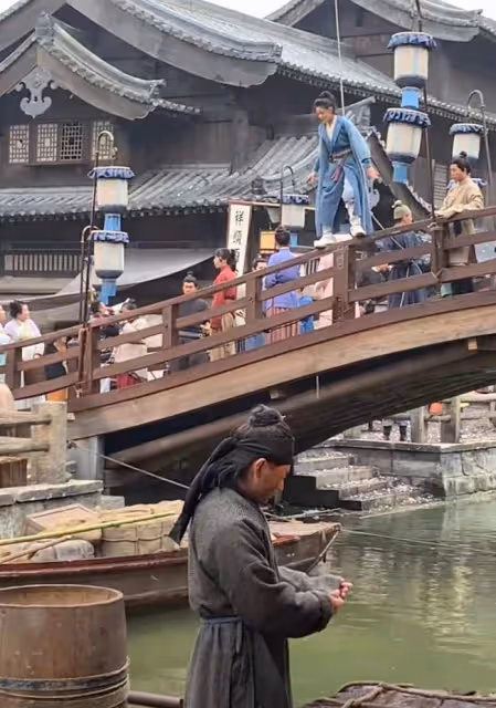 張天愛片酬疑曝光!網友曬照稱其跳次河10萬,曾被曝一部戲8000萬