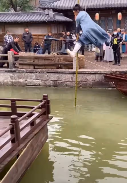 張天愛片酬疑曝光!網友曬照稱其跳次河10萬,曾被曝一部戲8000萬