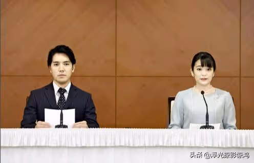 真子公主出嫁的細節,左手戴結婚戒指,亮相走在小室圭前面