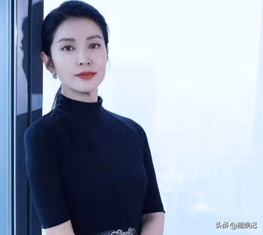 趙麗穎一點兒也不笨,凡事拎得清,背後大佬是吳奇隆?