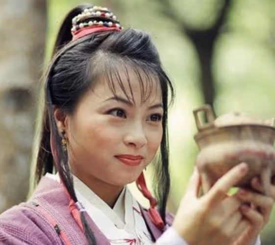 劉玉翠:長期在內地居住,靠退休金生活,沒有通告無奈做直播
