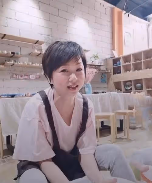 劉玉翠:長期在內地居住,靠退休金生活,沒有通告無奈做直播