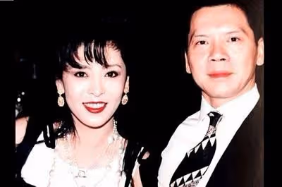 向太第一眼見到蕭敬騰,就忍不住低呼:乖乖,這歌手和我兒子向佐長得也太像了吧