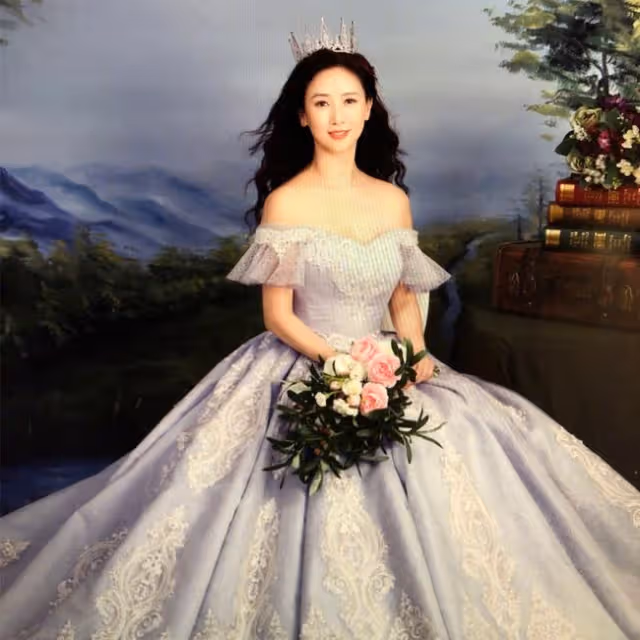 翁虹曬婚紗照慶結婚15周年,老公帥氣十足,為遷就其事業移居內地