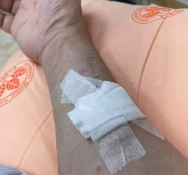 台灣偶像教父膀胱癌病發，送入醫院搶救，計劃將遺產分給表兄妹