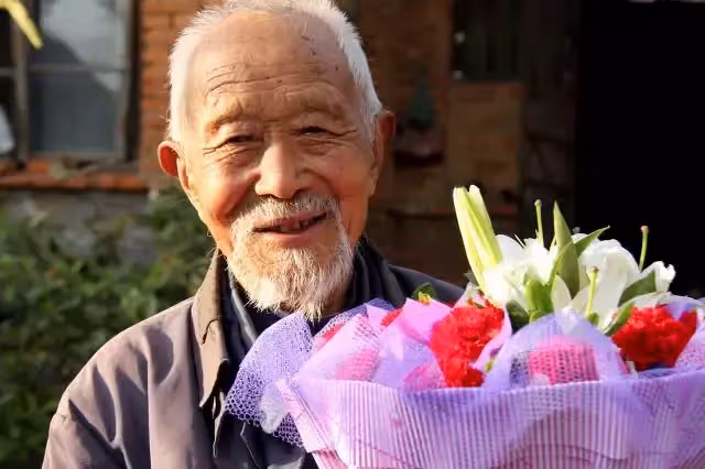 到了60歲,有多少存款才能體面養老?三位花甲老人說出心裡話